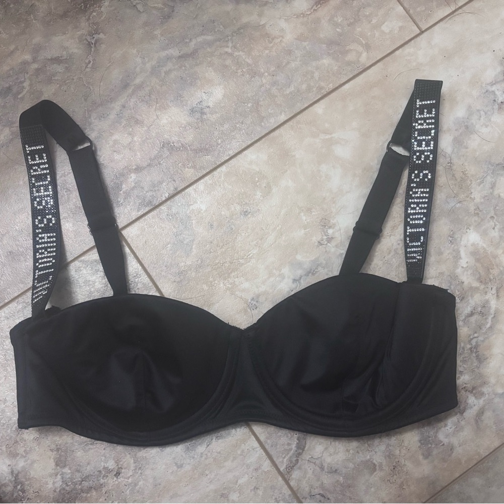 Victoria's Secret Elegant Very Sexy Black Bra with Branded Straps